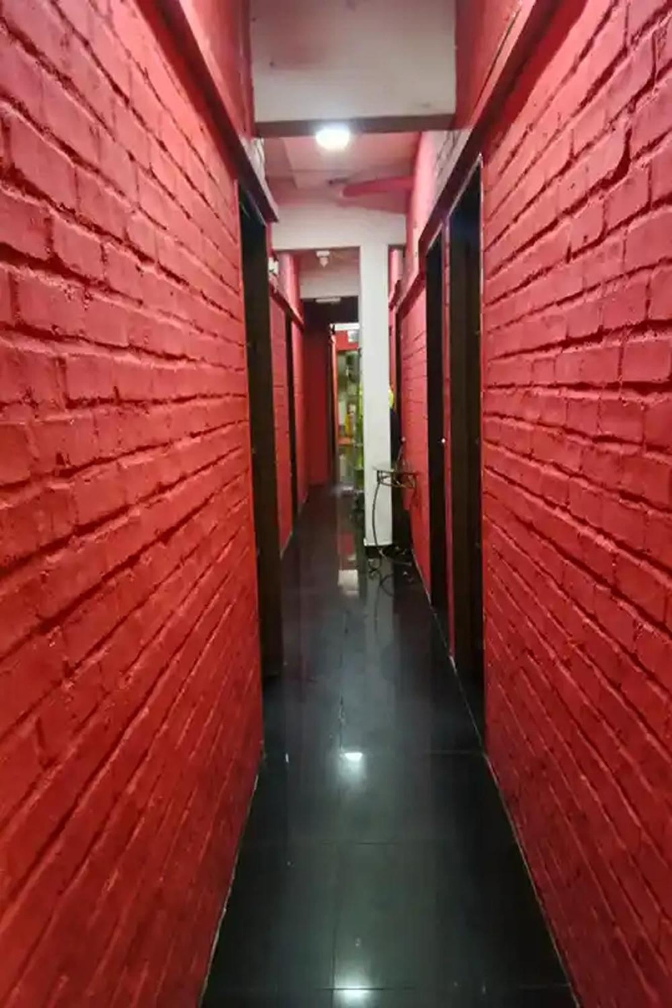 Dongfang Hotel *
