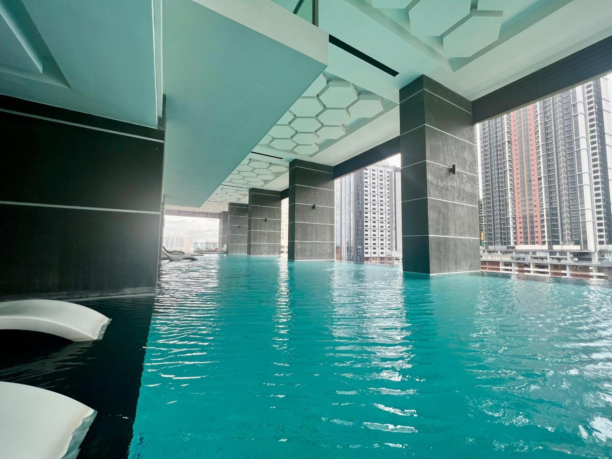 Apartment Premium For Family At Aeon / Sunway Velocity / Mrt / Lrt