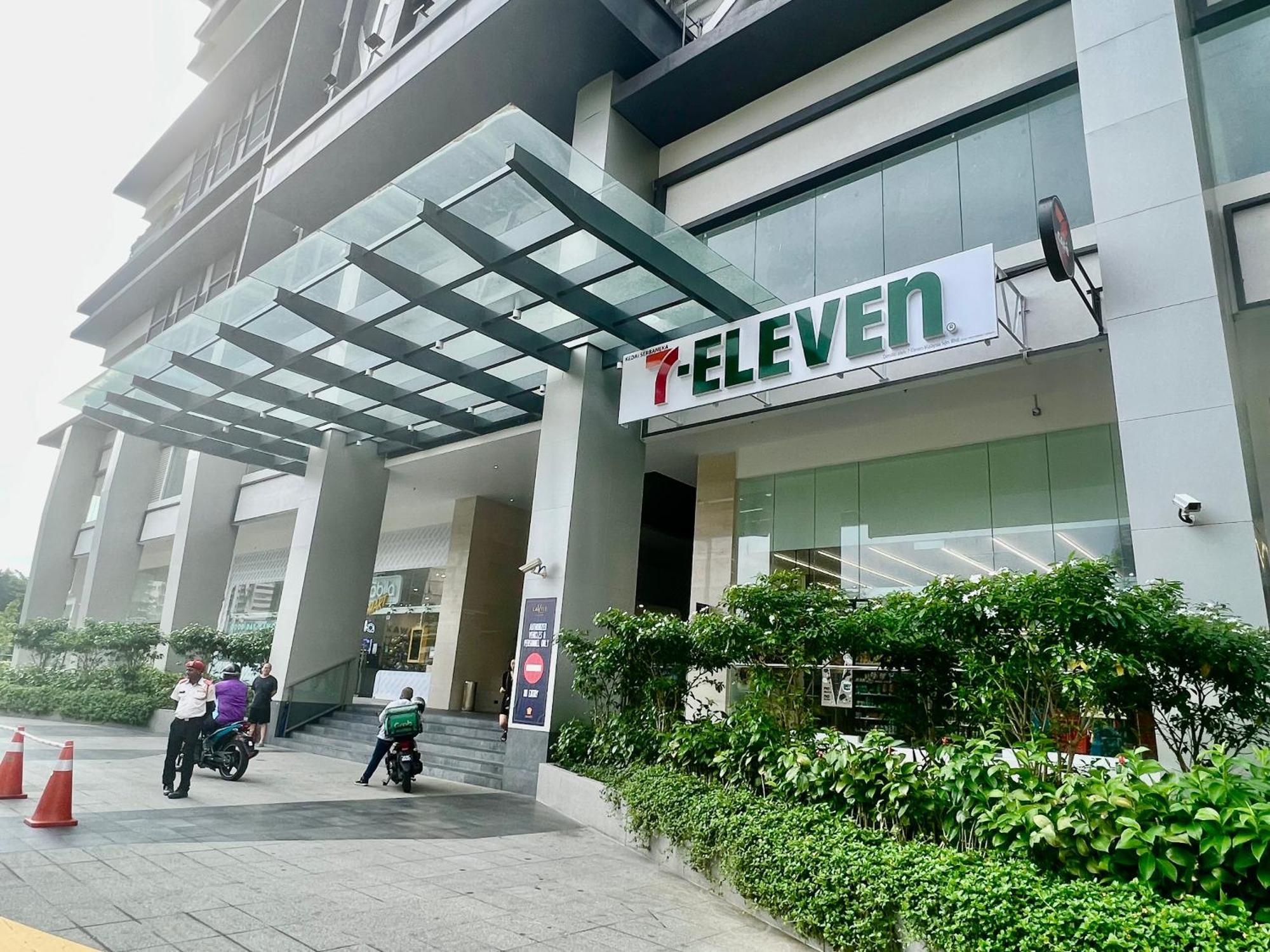 Premium For Family At Aeon / Sunway Velocity / Mrt / Lrt Apartment
