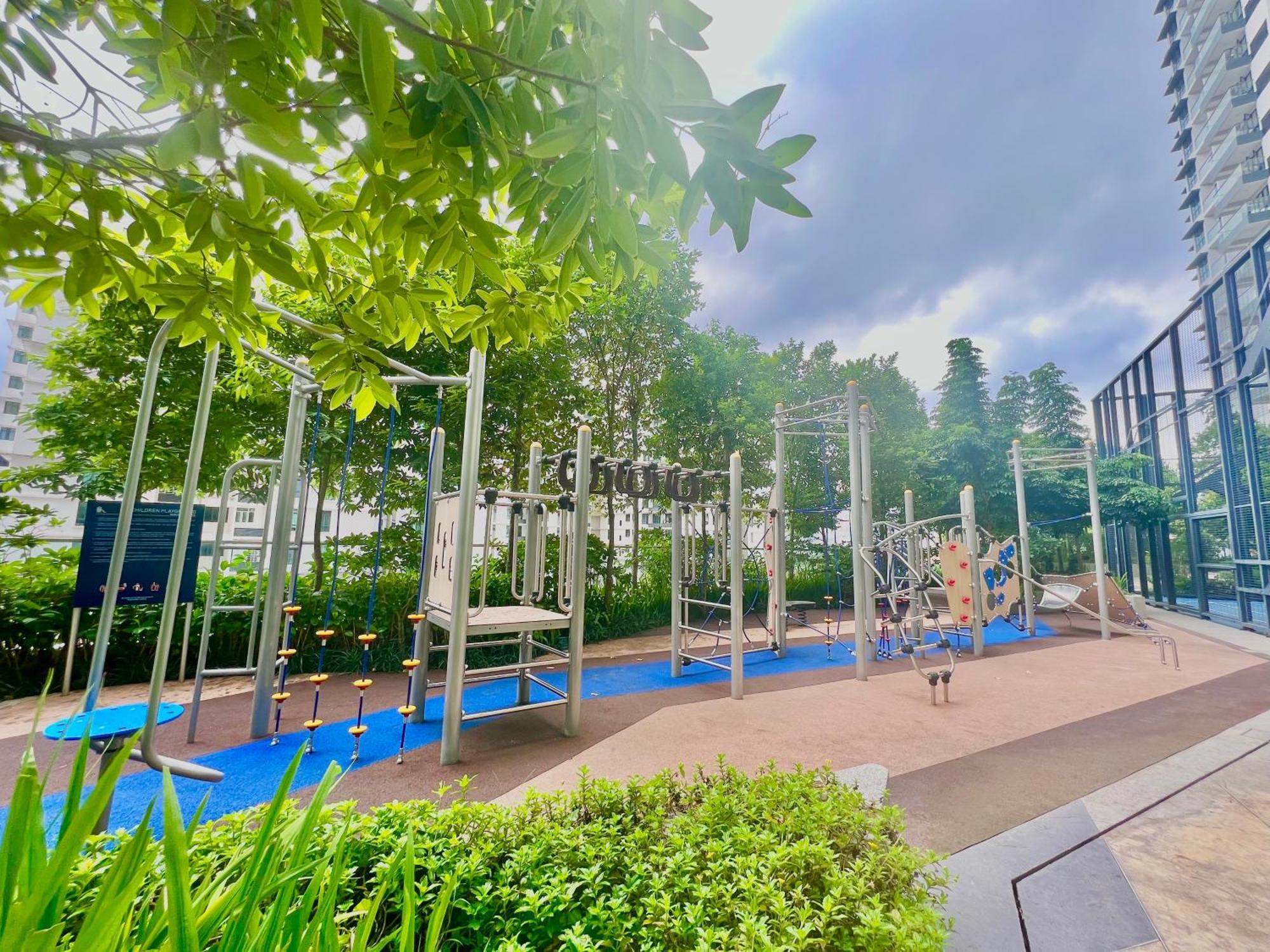 Apartment Premium For Family At Aeon / Sunway Velocity / Mrt / Lrt