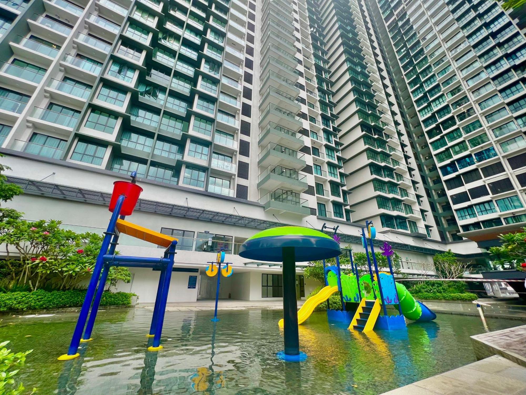 Premium For Family At Aeon / Sunway Velocity / Mrt / Lrt * Kuala Lumpur