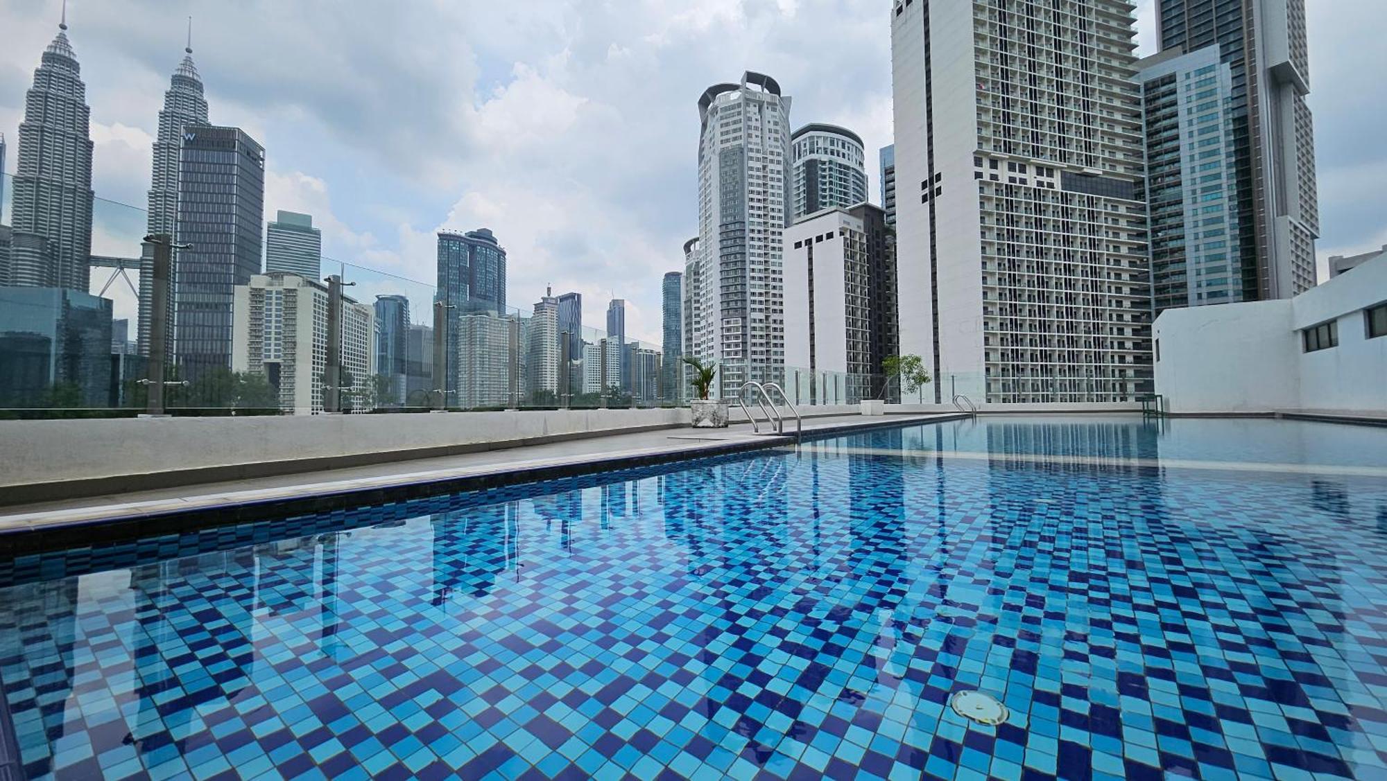 Balcony Klcc View Kampung Baru Luxurious *