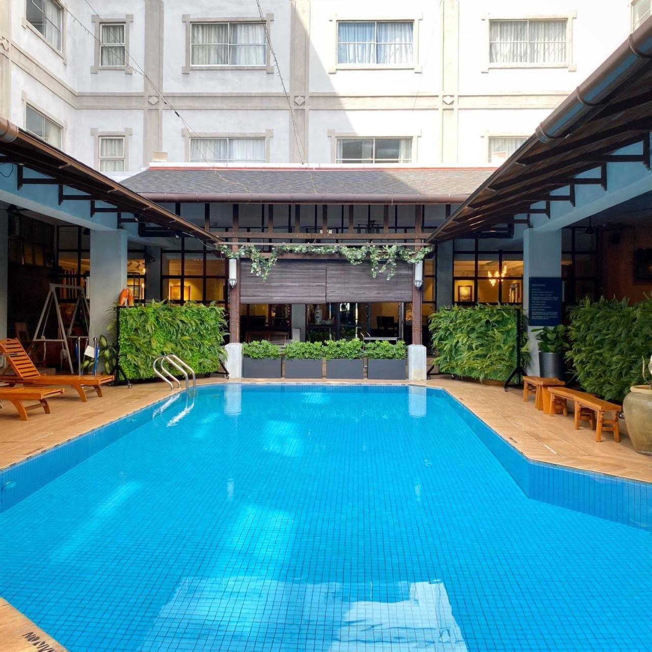 Maluri Hotel 3*