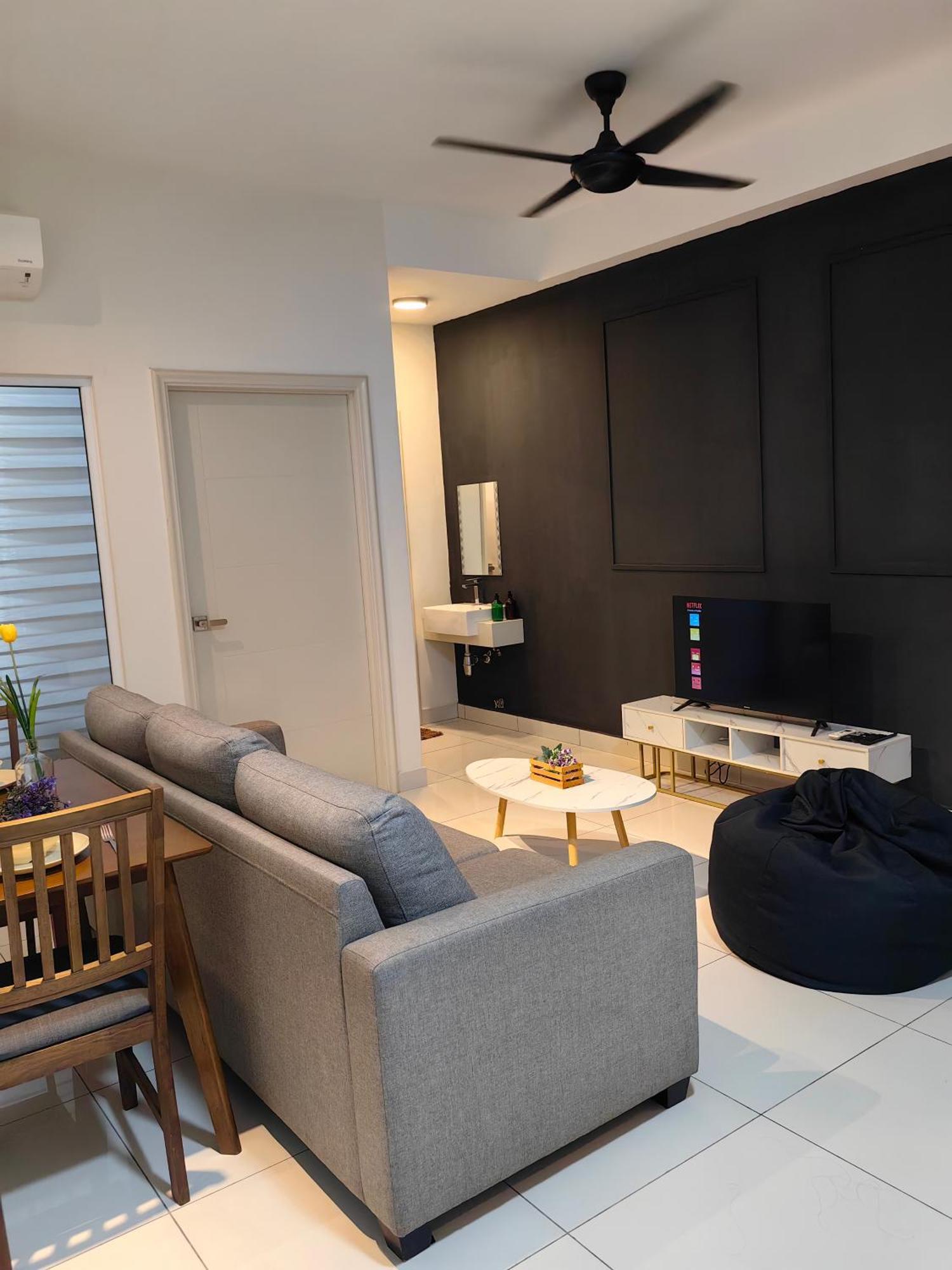 Arte Mont Kiara Mitec Publika Matrade 1r2b 4 Pax Appartement *