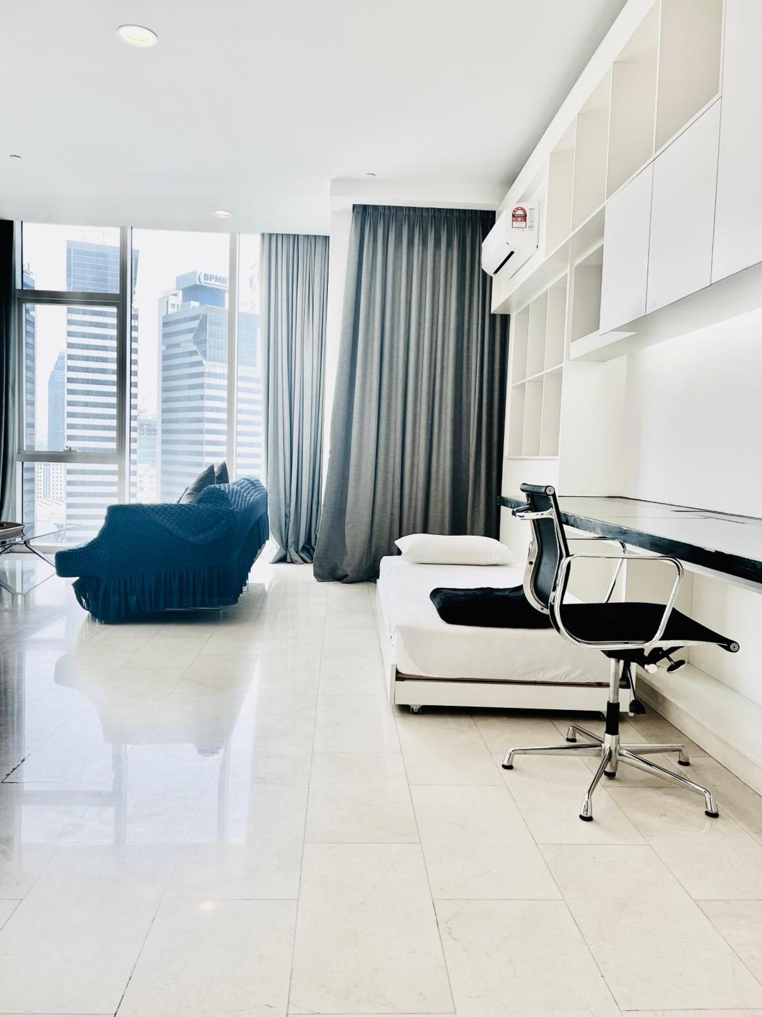 Luxury At Platinum Apartment *