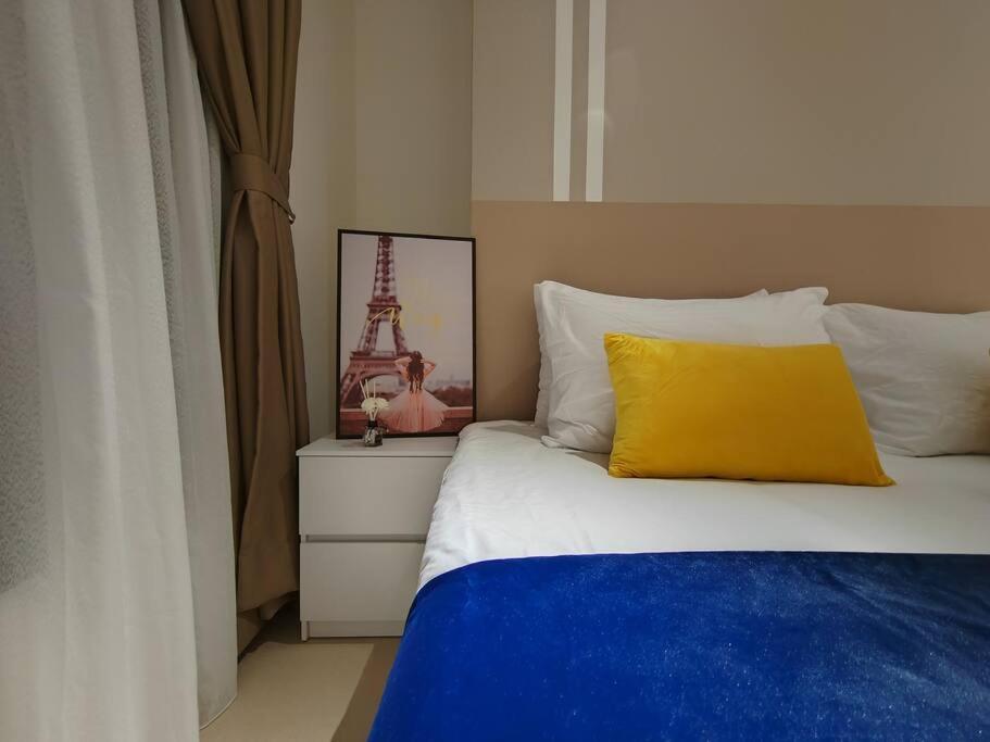 Mont Kiara Hyatt Arcoris Sunway 163 2-Bedroom With Balcony 2-4Pax