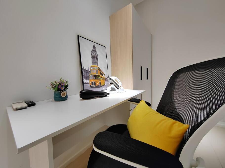 Mont Kiara Hyatt Arcoris Sunway 163 2-Bedroom With Balcony 2-4Pax Căn hộ
