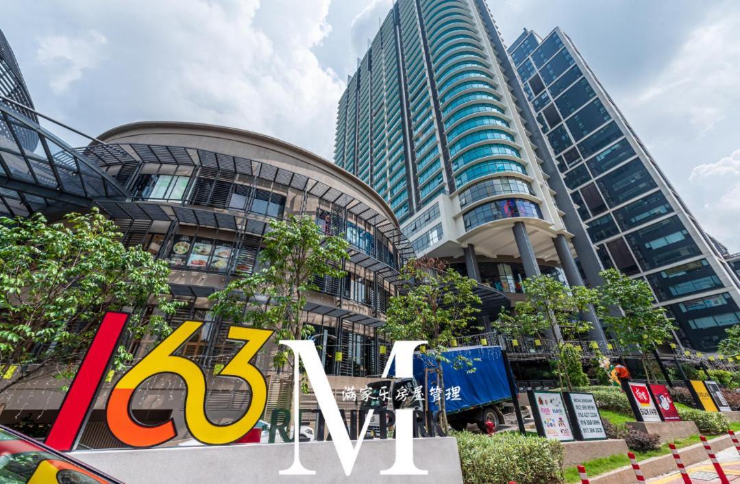 Căn hộ Mont Kiara Hyatt Arcoris Sunway 163 2-Bedroom With Balcony 2-4Pax *