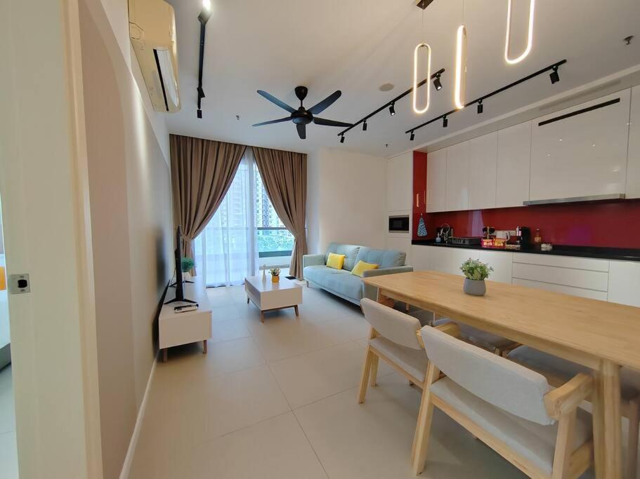 Mont Kiara Hyatt Arcoris Sunway 163 2-Bedroom With Balcony 2-4Pax