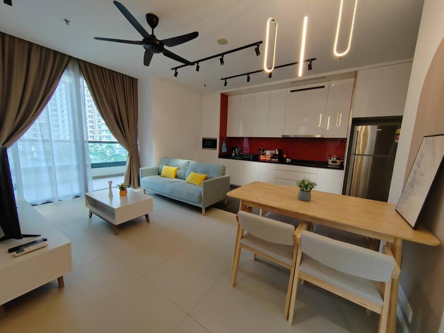 Căn hộ Mont Kiara Hyatt Arcoris Sunway 163 2-Bedroom With Balcony 2-4Pax Kuala Lumpur
