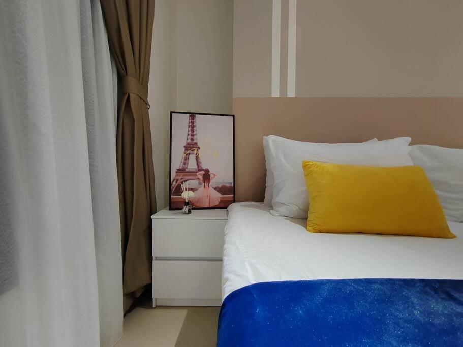 Mont Kiara Hyatt Arcoris Sunway 163 2-Bedroom With Balcony 2-4Pax