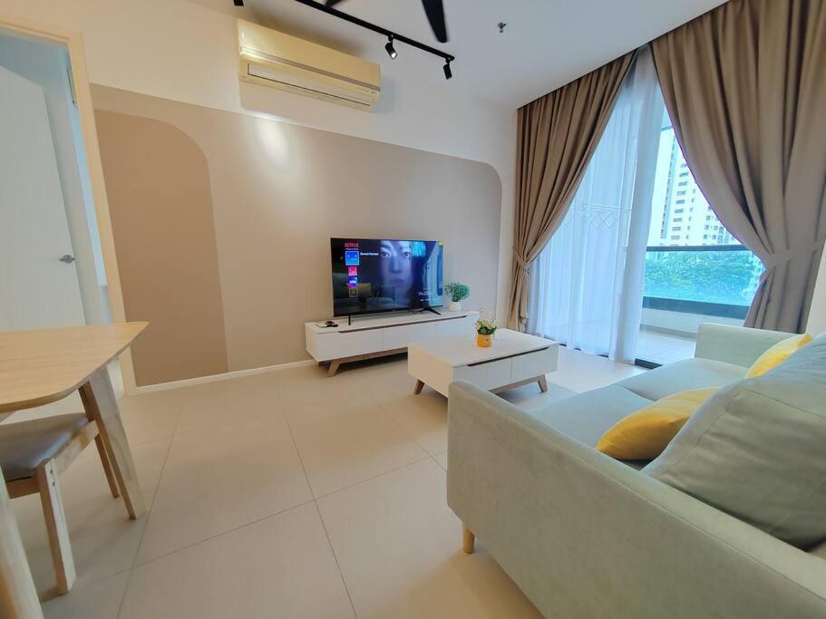 Căn hộ Mont Kiara Hyatt Arcoris Sunway 163 2-Bedroom With Balcony 2-4Pax Kuala Lumpur
