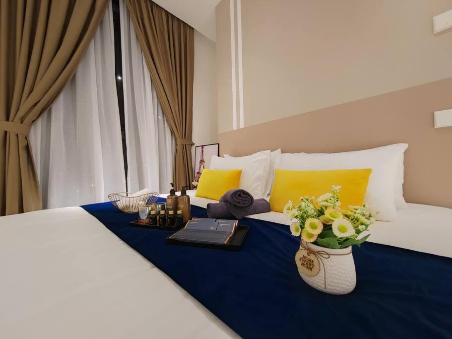 Mont Kiara Hyatt Arcoris Sunway 163 2-Bedroom With Balcony 2-4Pax *