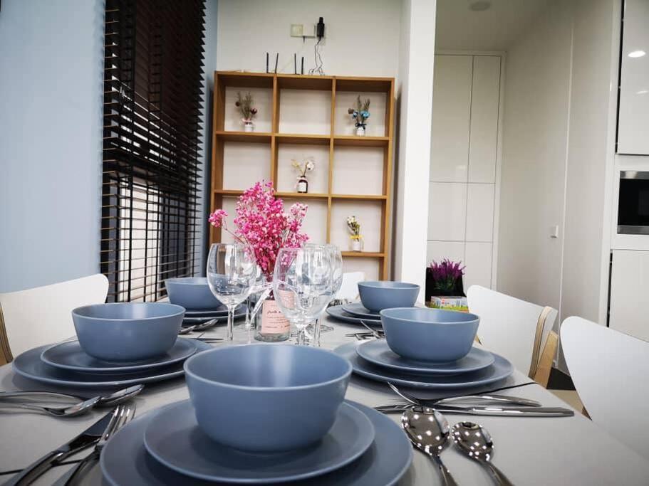 Mont Kiara Main Street Walking Distance Sunway 163 2 Bedroom Balcony 2-4pax *