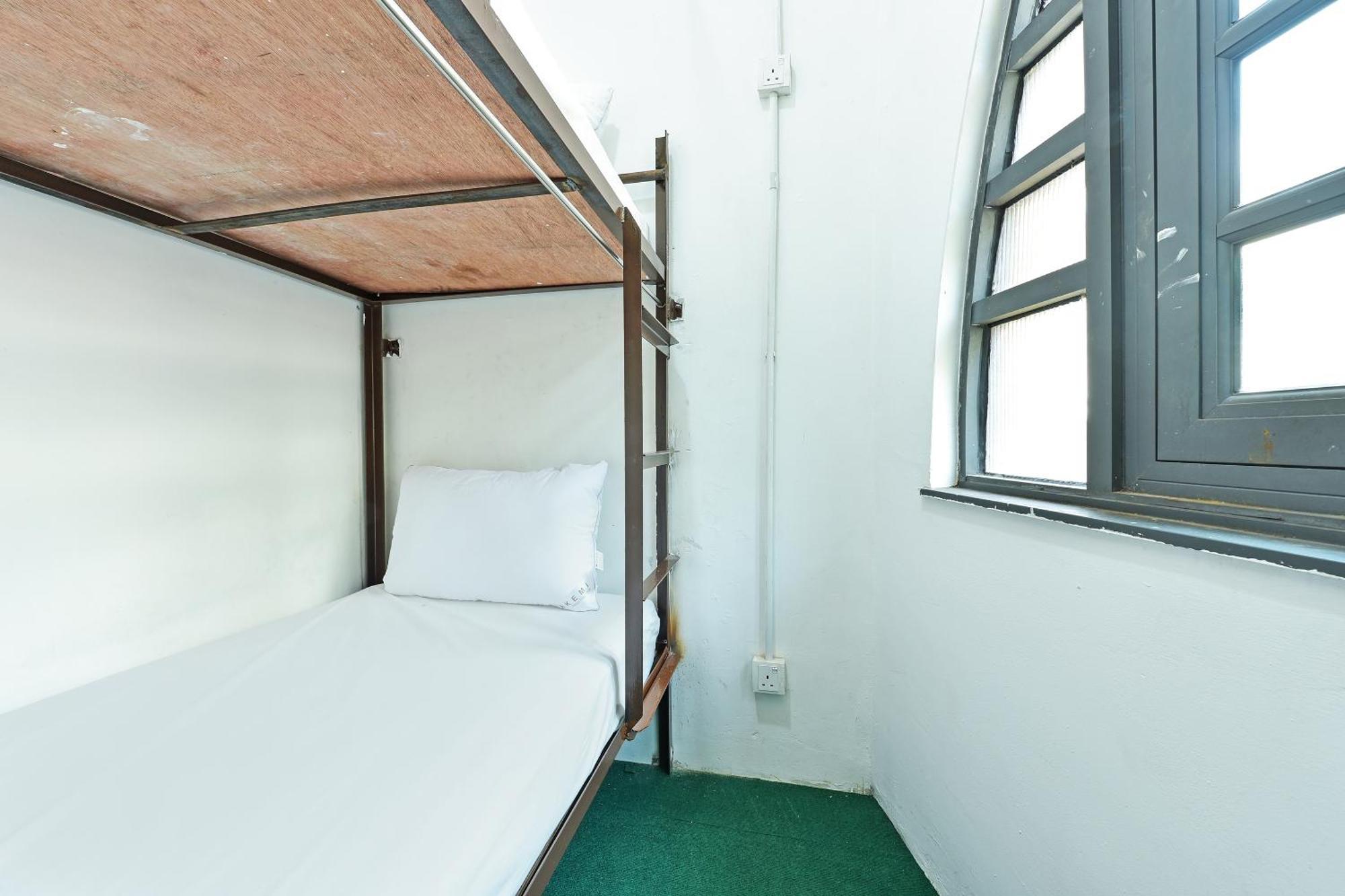 Spot On 90850 Ehsan Travels Hotel 2*
