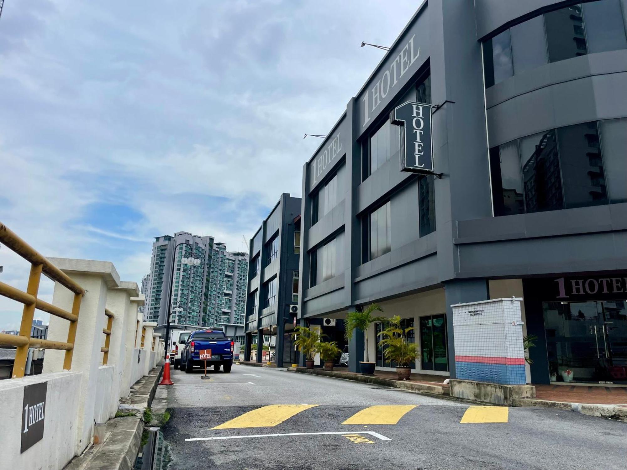 Hotel 1 Kuchai 3*