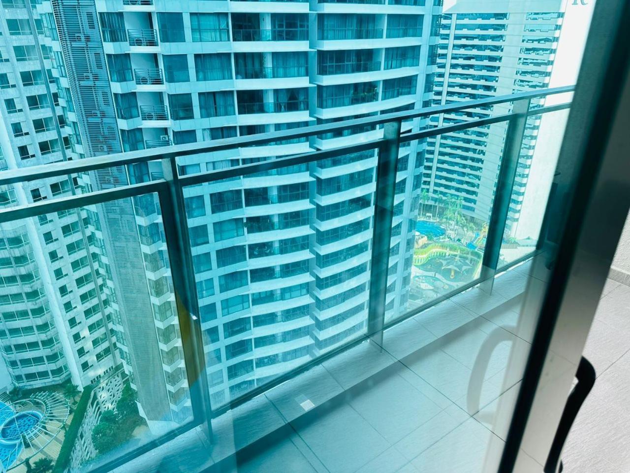 Summer Klcc By Luna Kl Apartment