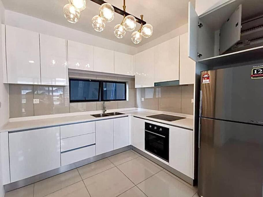 Sunflower/4r3b/klcc/1550sf/bacony/newcondo/bathtub Apartment