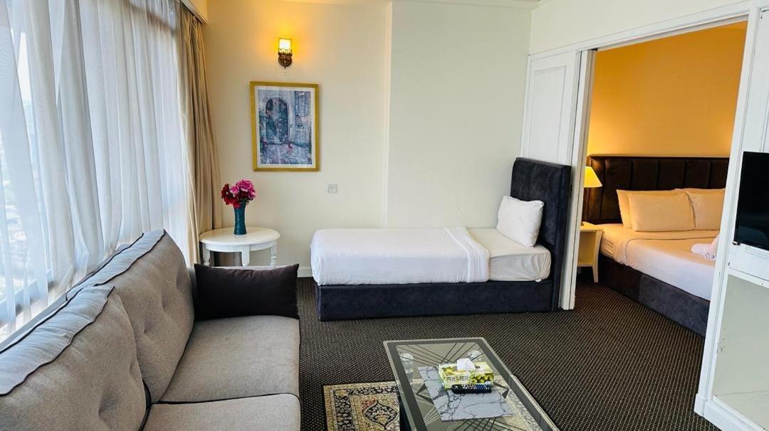 Go Daily Service At Times Square Apartemen