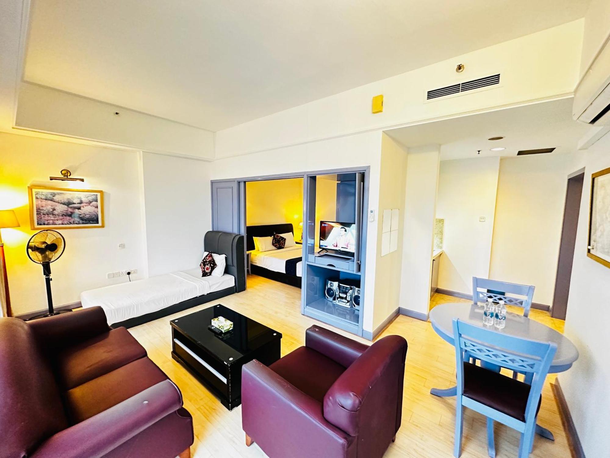 Apartemen Go Daily Service At Times Square