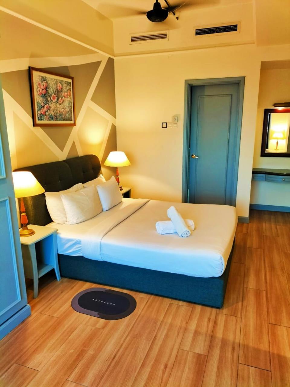 Go Daily Service At Times Square Apartemen *