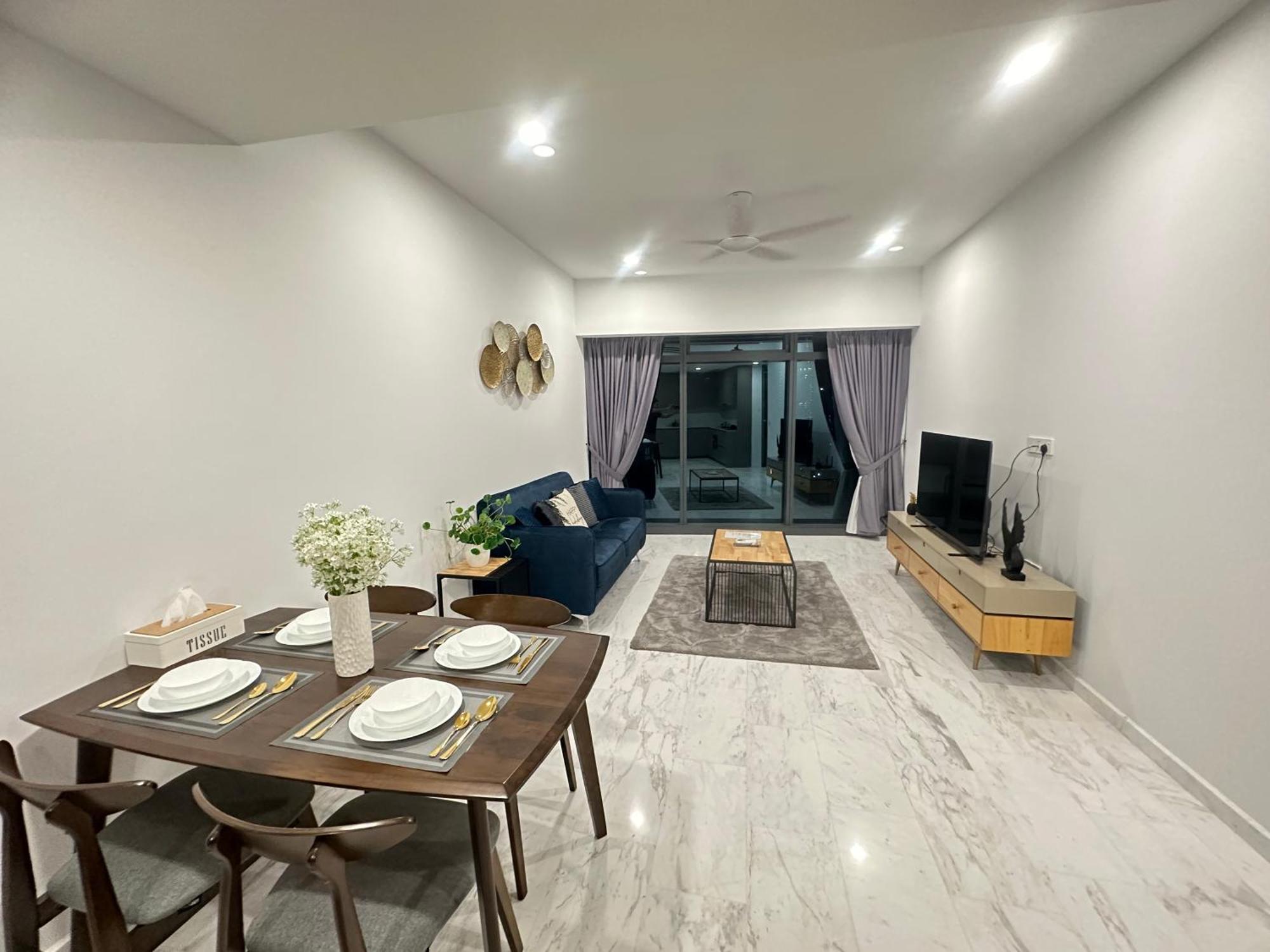 Eaton Residences At Leo