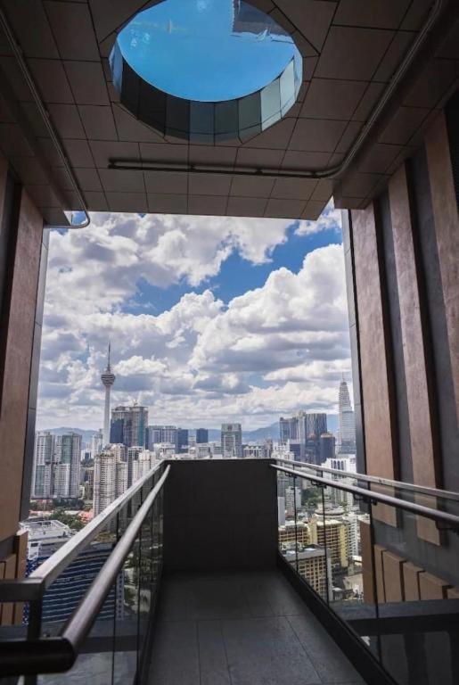Lucentia World Class Facilities Infinity Pool Stunning View Apartemen *