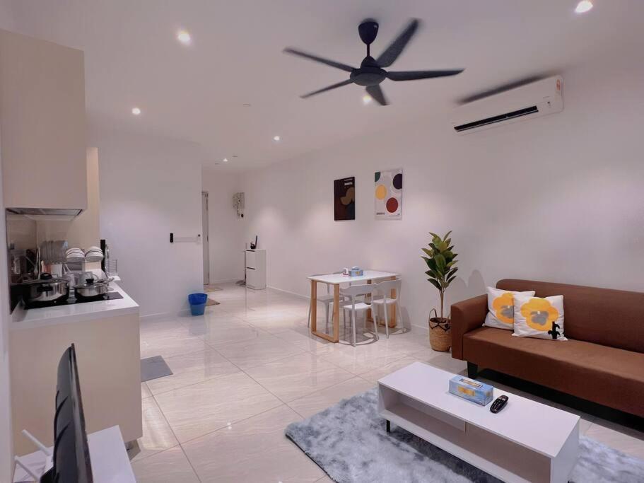 3px Comfy Quill Residence, Near Quill City Mall, Monorail & Lrt Apartment *