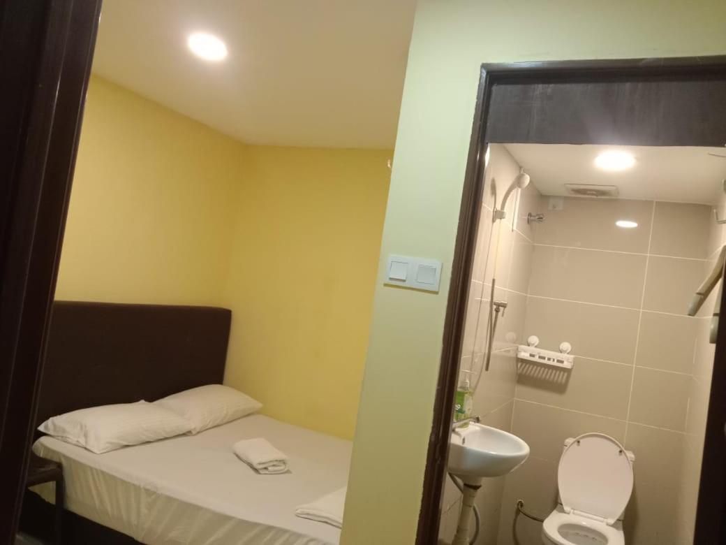 Ras Khách sạn tình yêu