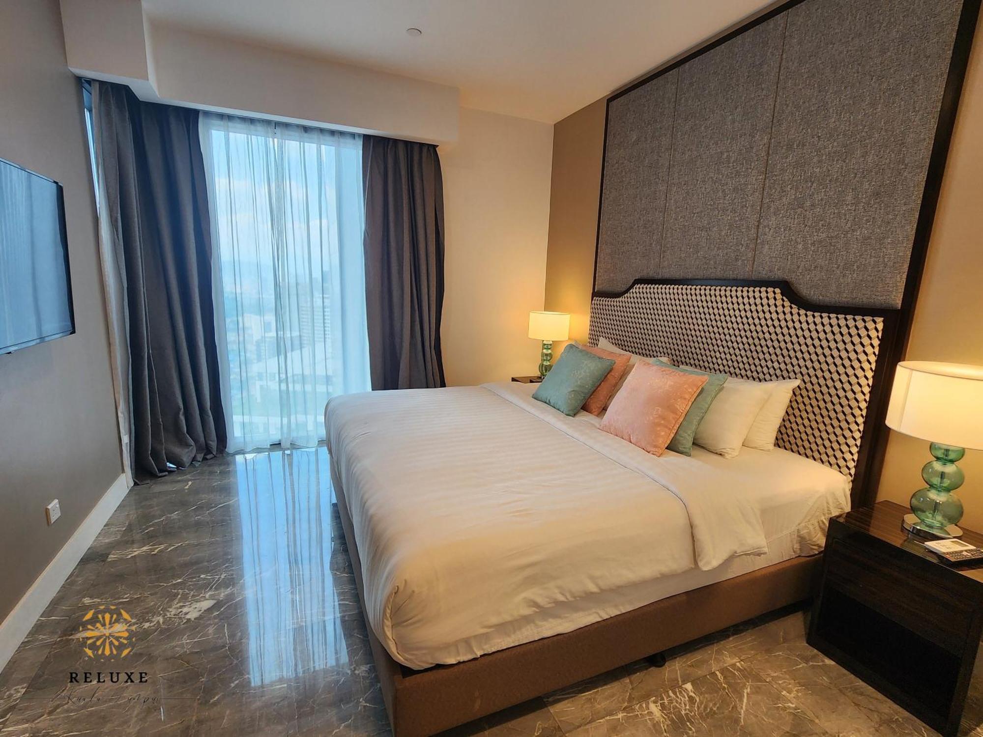 The Platinum 2 Premium By Reluxe