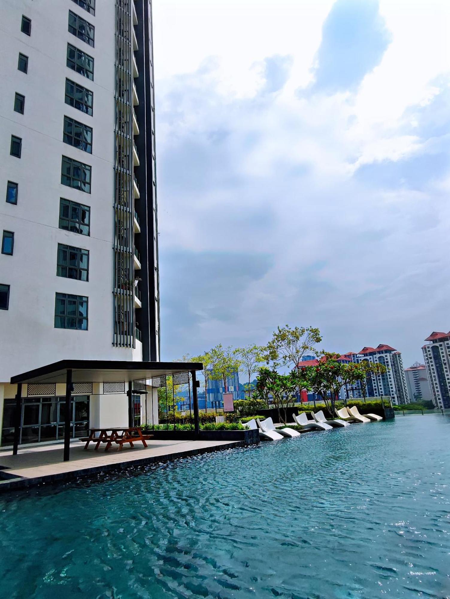 Near Mid Valley Old Klang Rd 12pax Apartment *