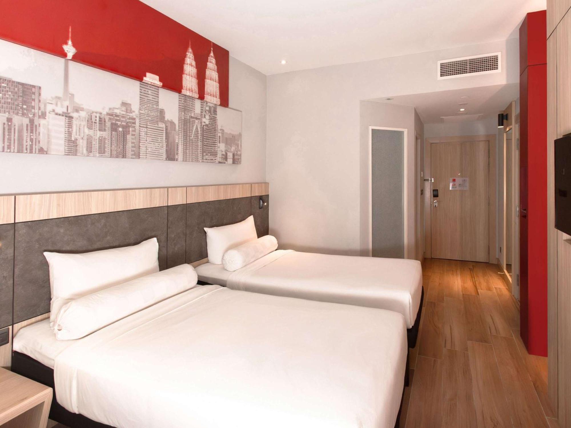 Ibis Centre Hotel 4*