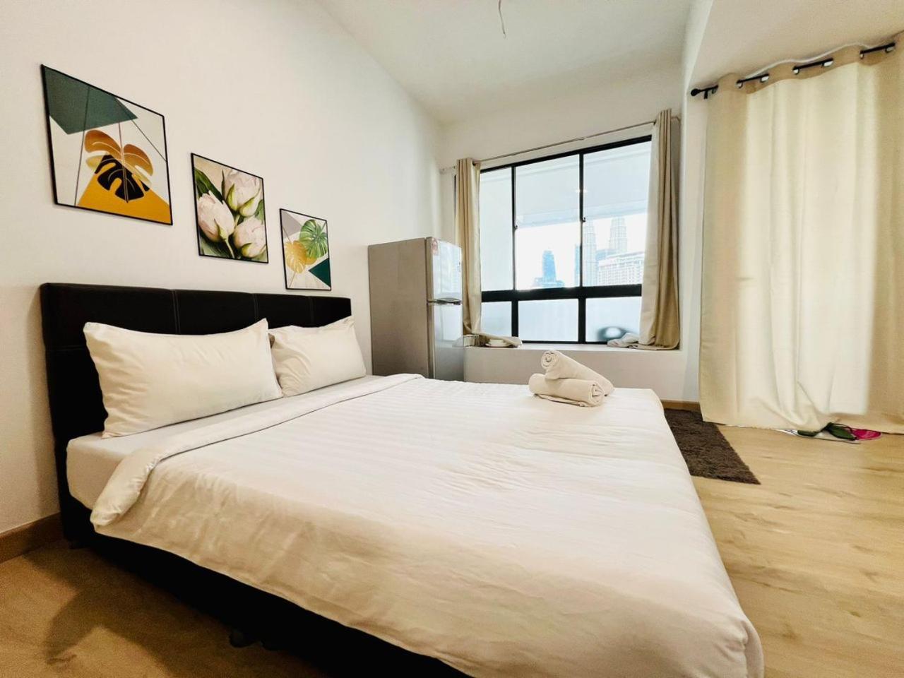Apartment The Luxe Colony Skypool By Tasu *