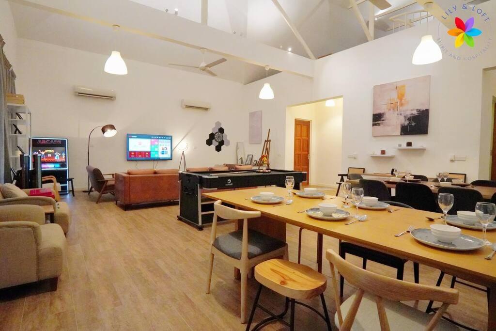 Biệt thự 30p White House Retreat - Pool & Event Hall