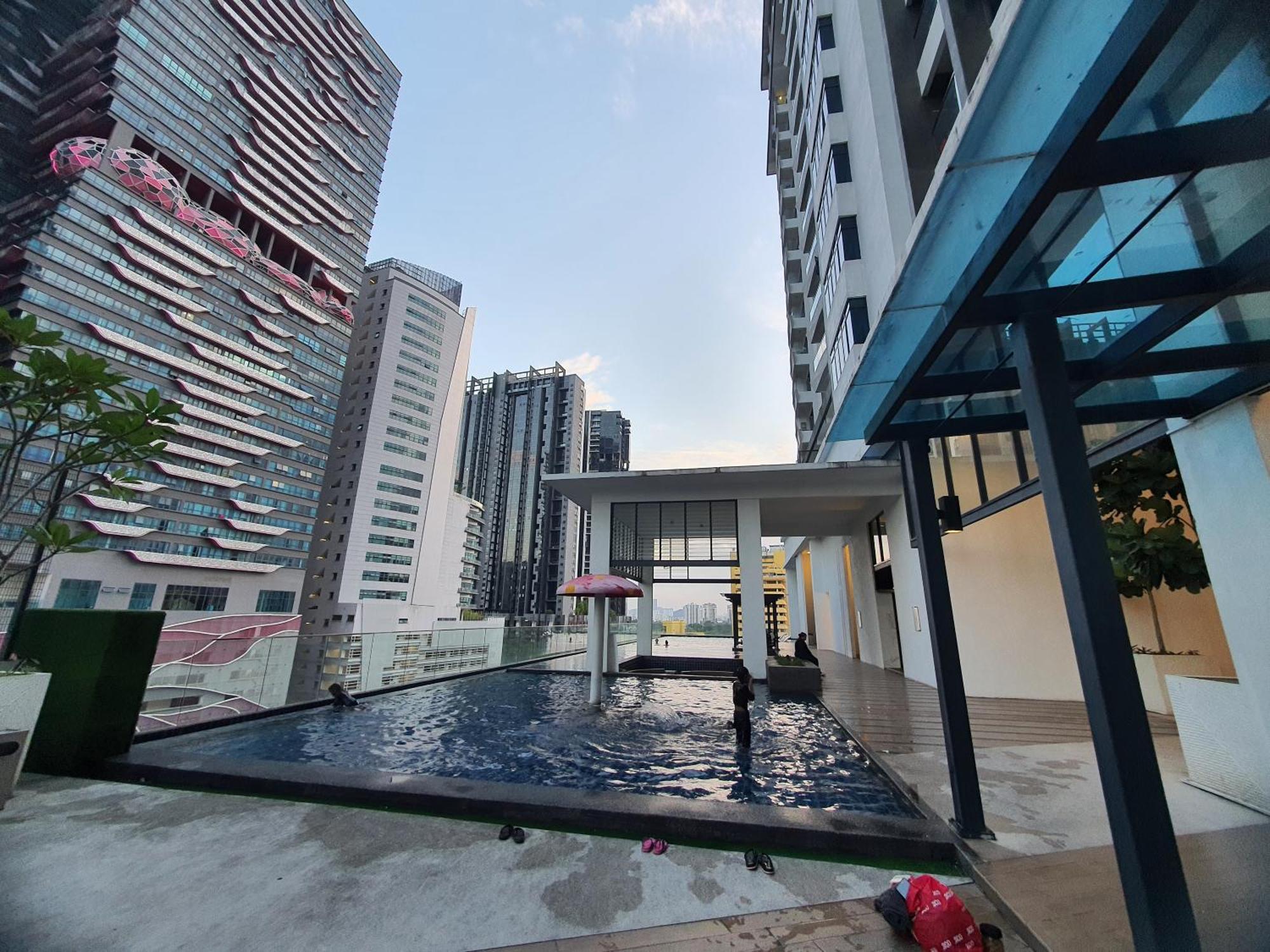 Reizz By Luxury Hotel 3*