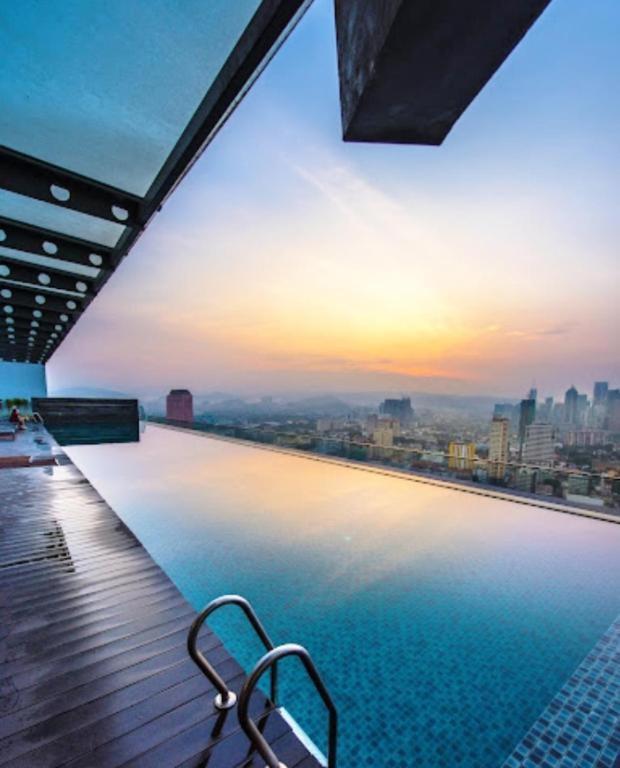 Infinity Skypool New Friends Hostel *