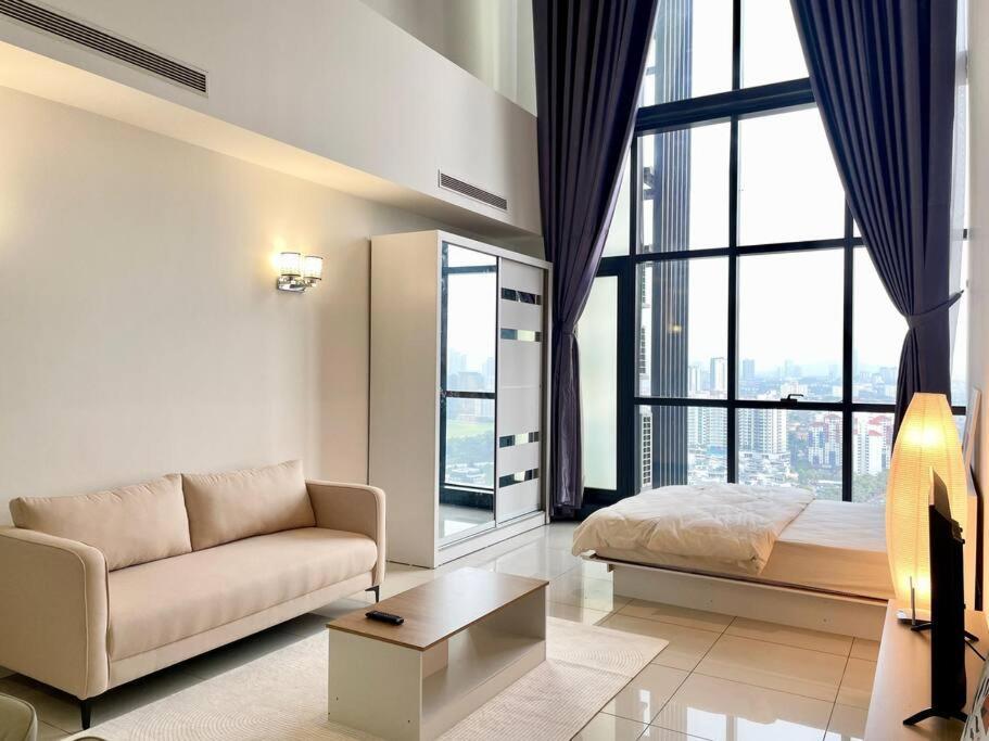 M Duplex Stunning High Floor View!