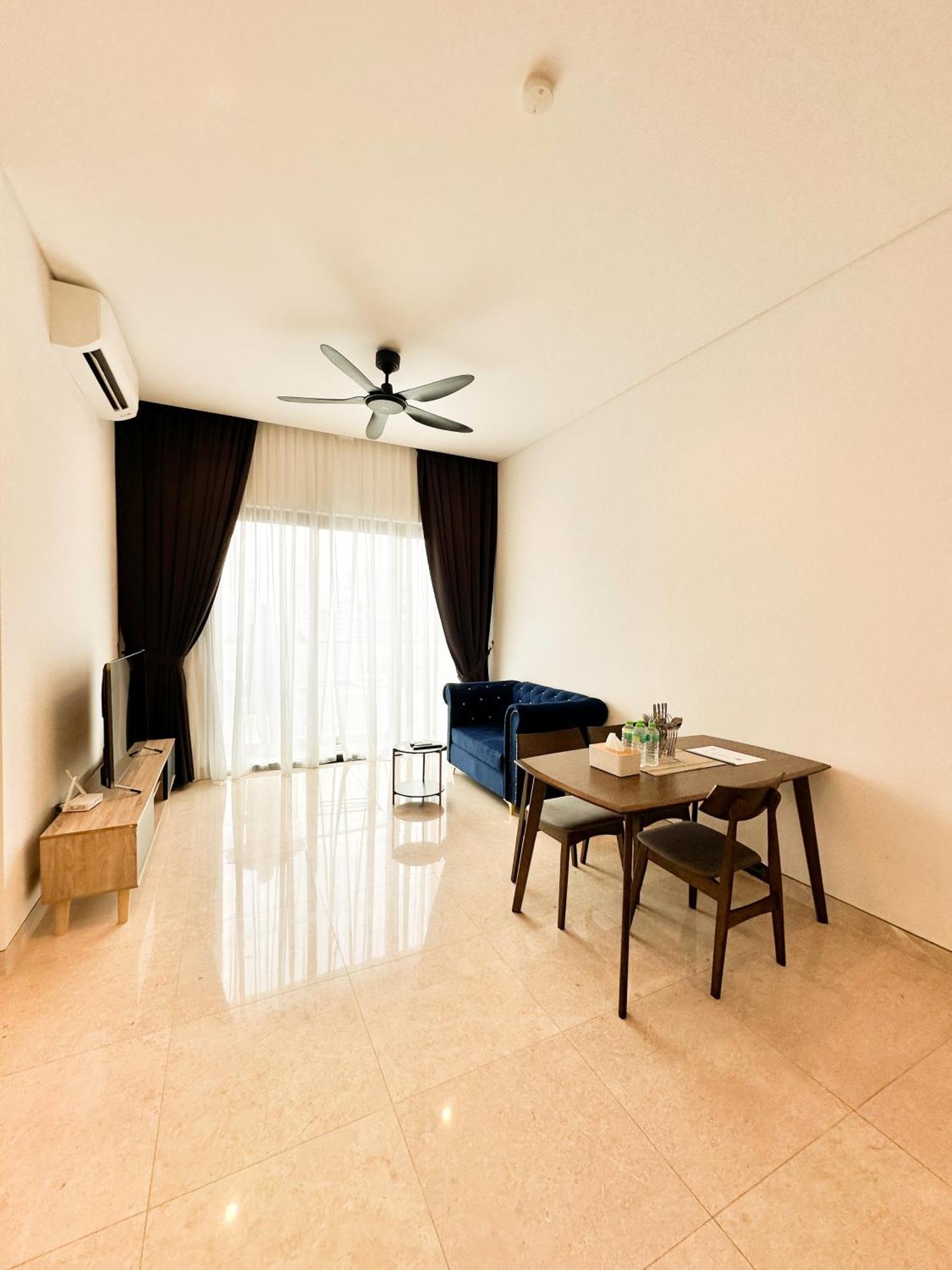 Lucentia Residences By Moonlight Stay! Apartment