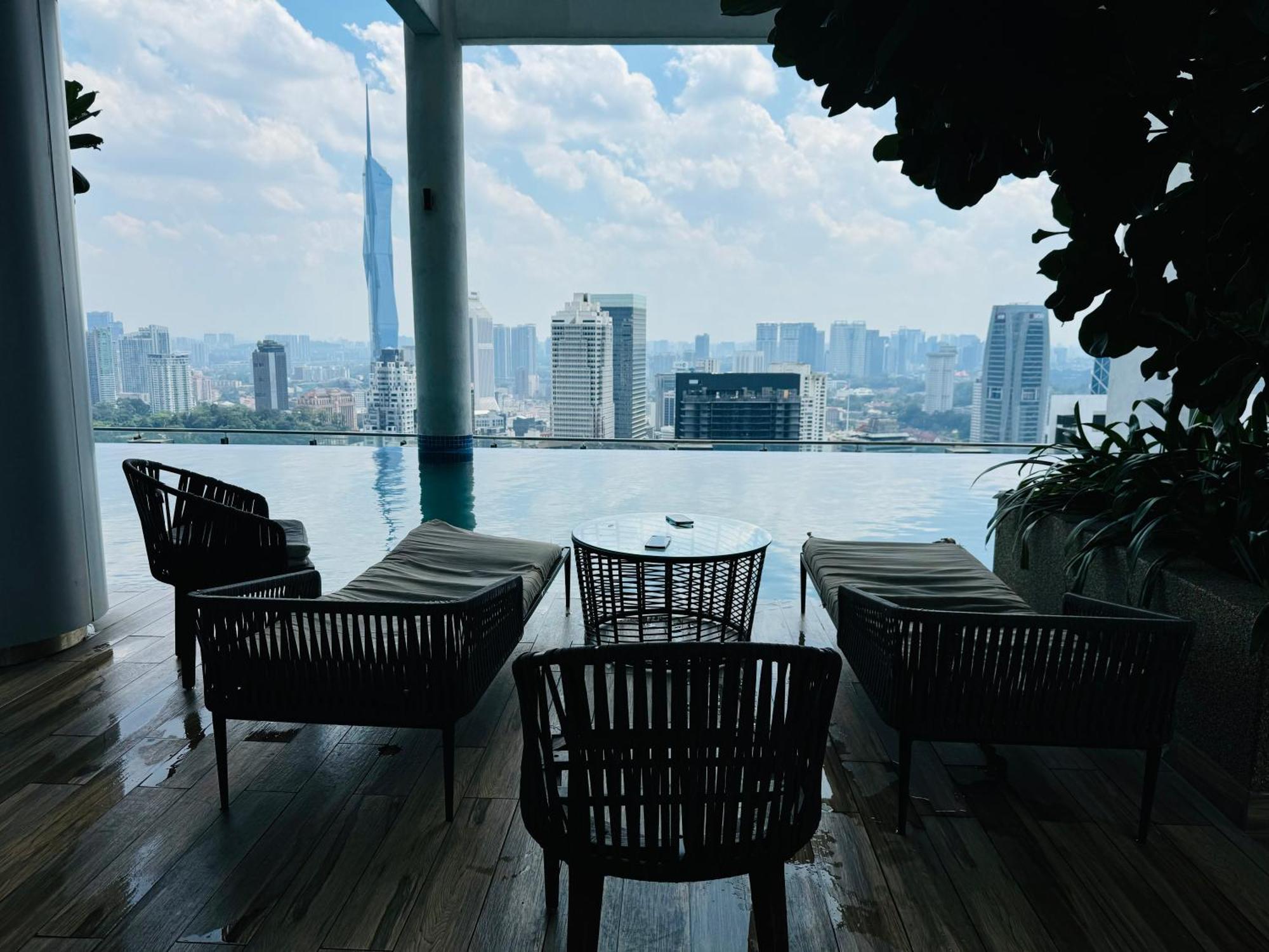 The Luxe Klcc By Comfort Dwellings Apartment
