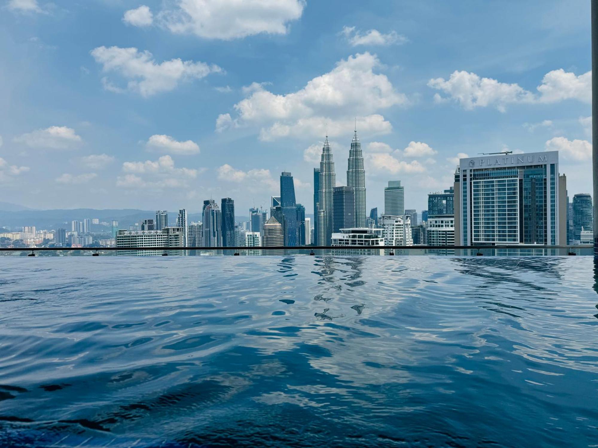 The Luxe Klcc By Comfort Dwellings Apartment