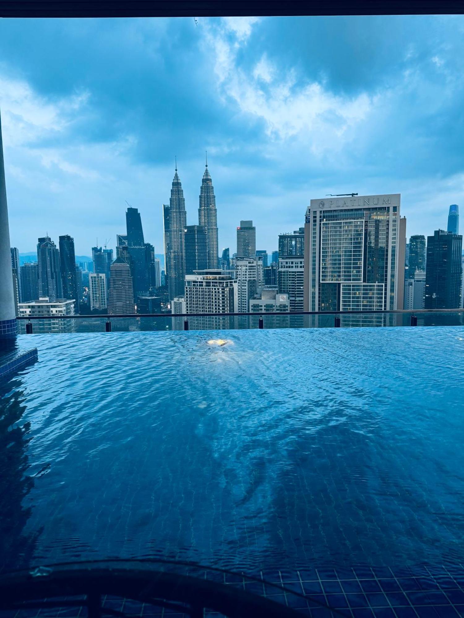 The Luxe Klcc By Comfort Dwellings Apartment