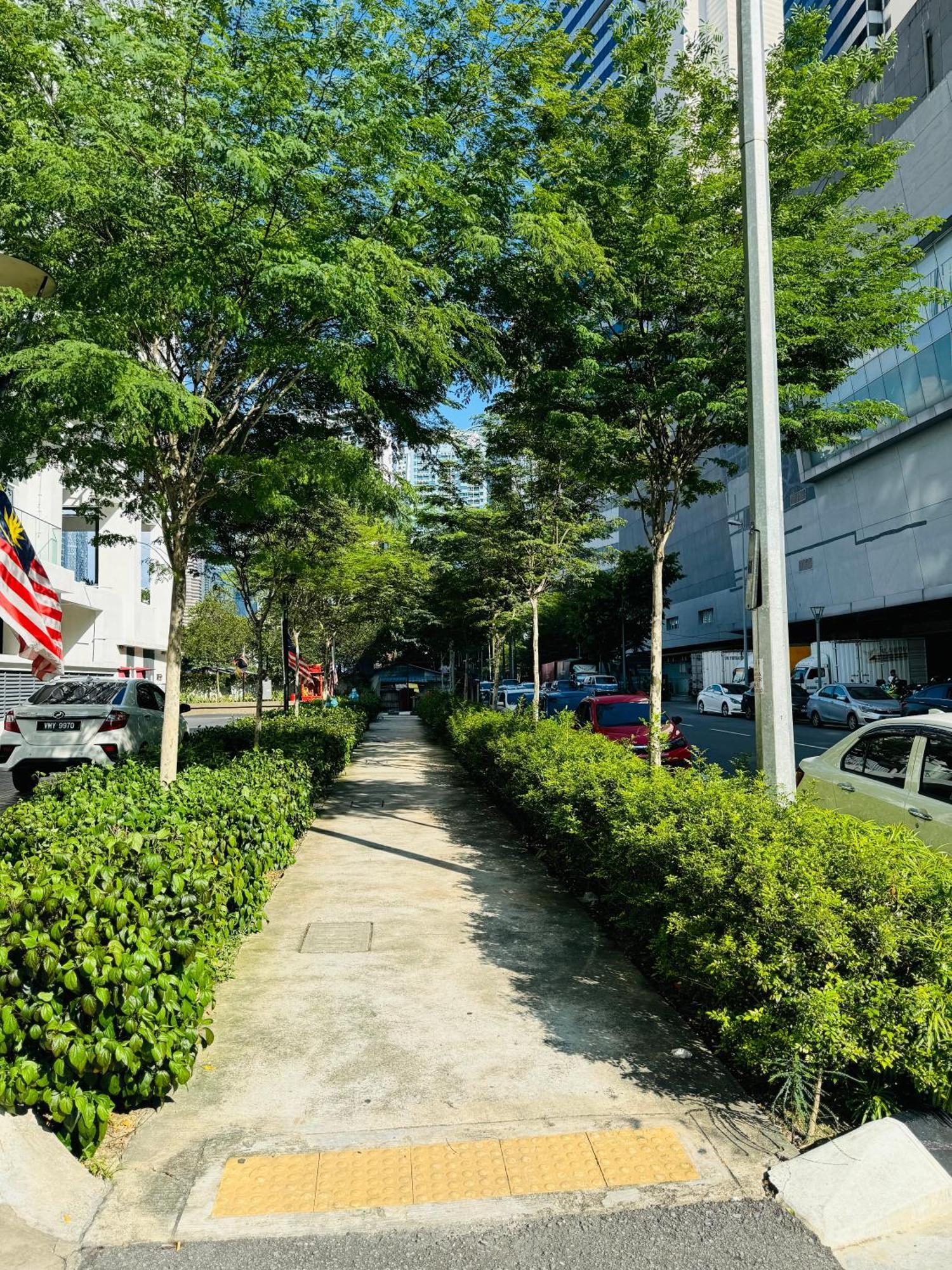The Luxe Klcc By Comfort Dwellings Apartment