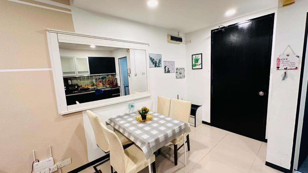 Taragon Service Apartment- Kl Apartment