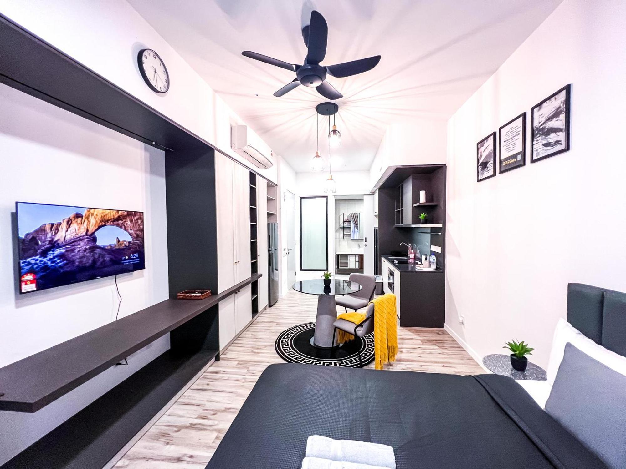 Millerz Square - Sky Pool & Gym - Free Parking, Wifi Kuala Lumpur
