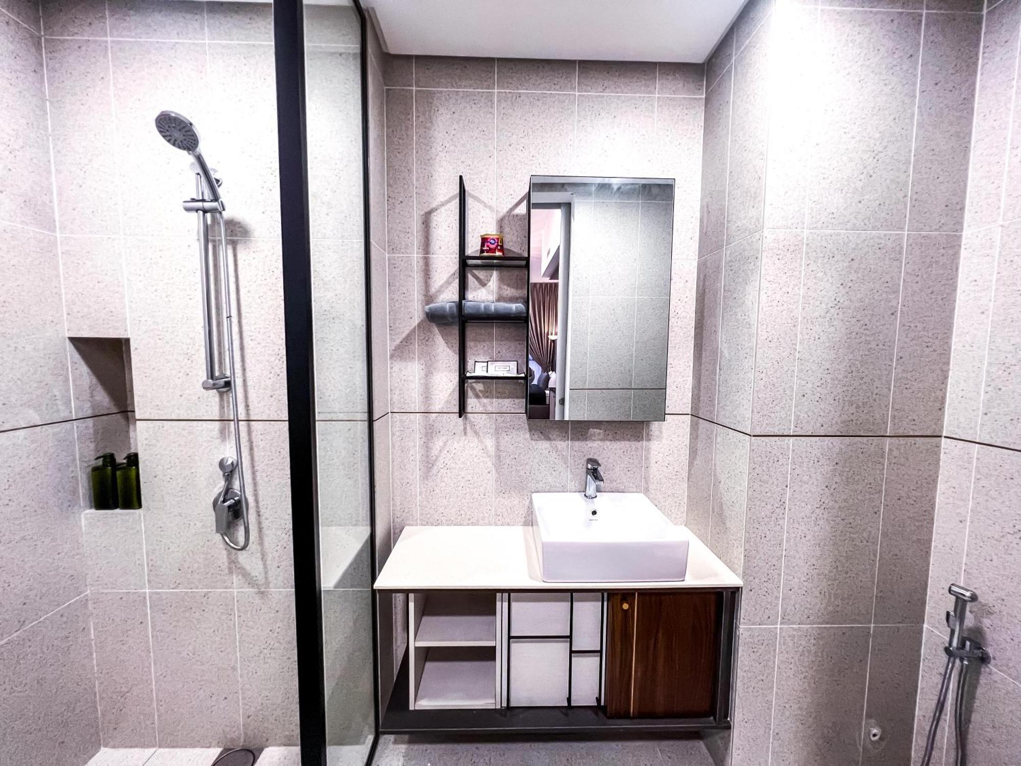 Millerz Square - Sky Pool & Gym - Free Parking, Wifi *