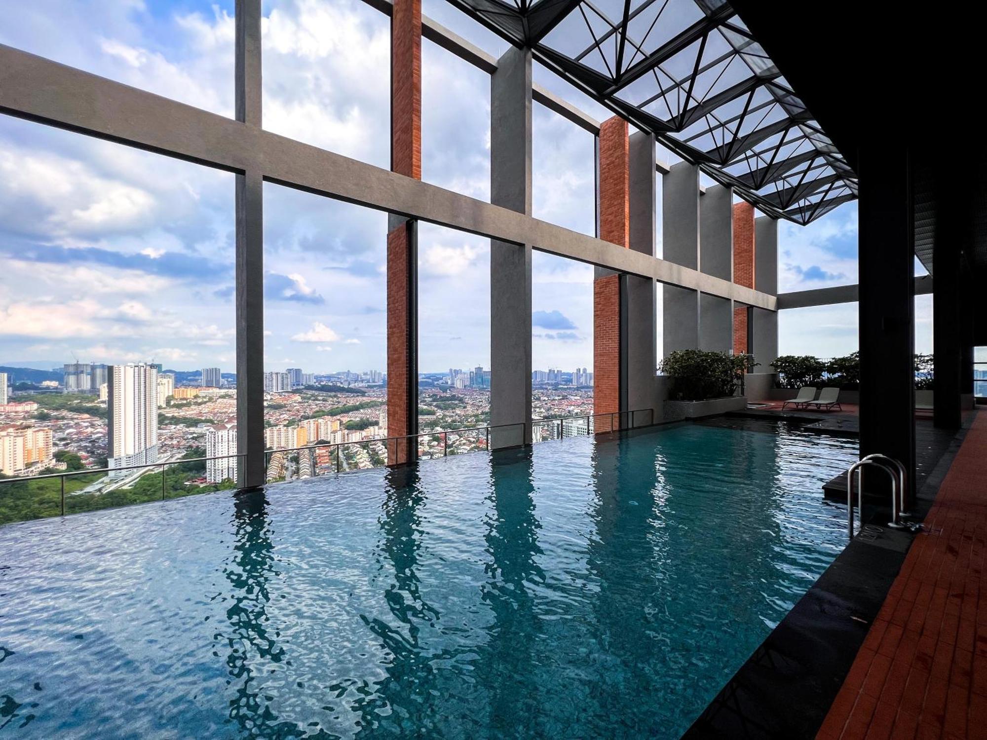 Millerz Square - Sky Pool & Gym - Free Parking, Wifi Kuala Lumpur