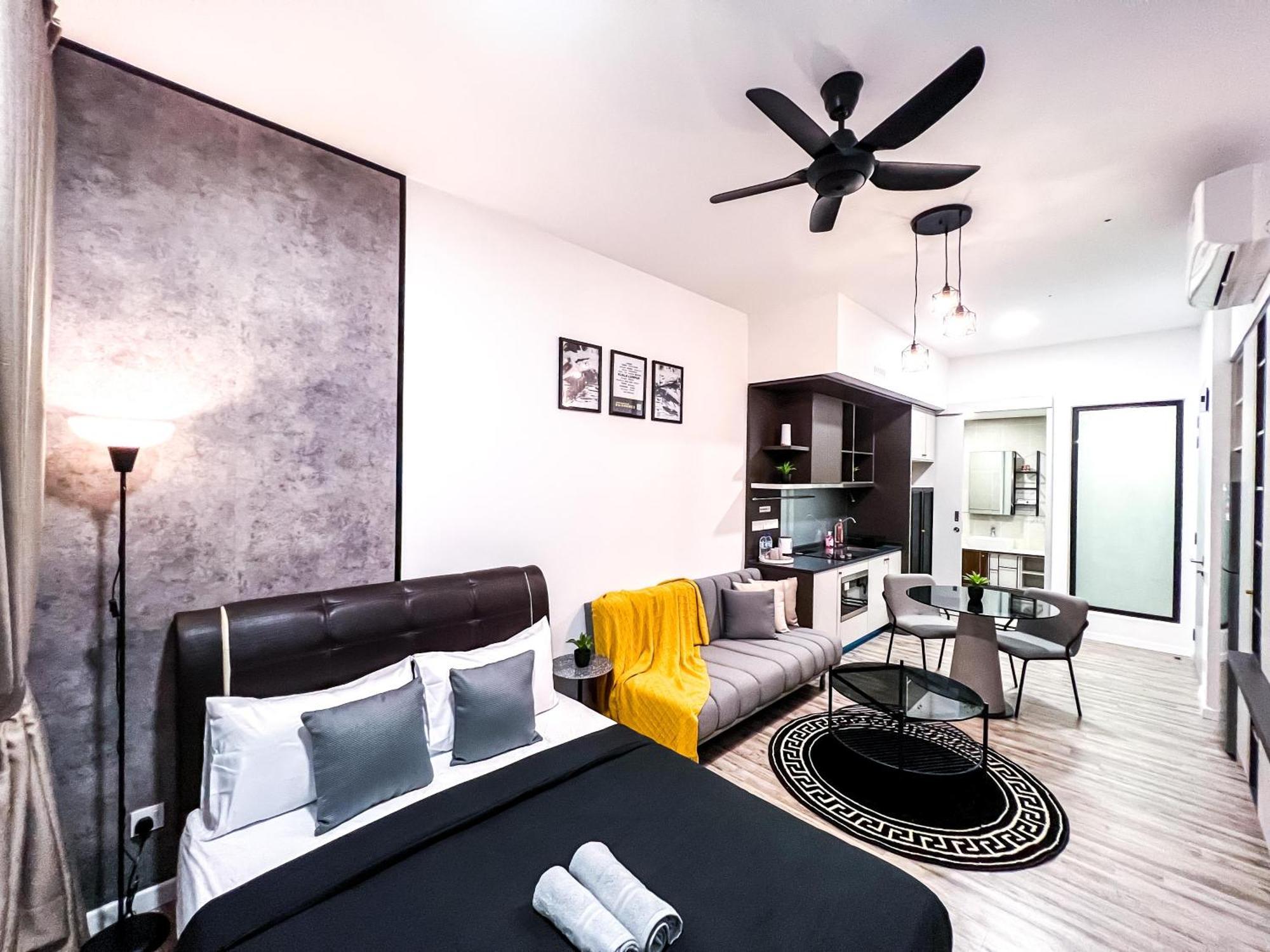Millerz Square - Sky Pool & Gym - Free Parking, Wifi Aparthotel