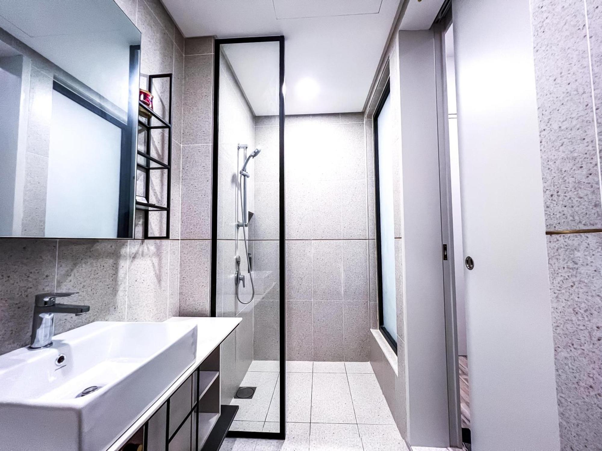 Aparthotel Millerz Square - Sky Pool & Gym - Free Parking, Wifi *