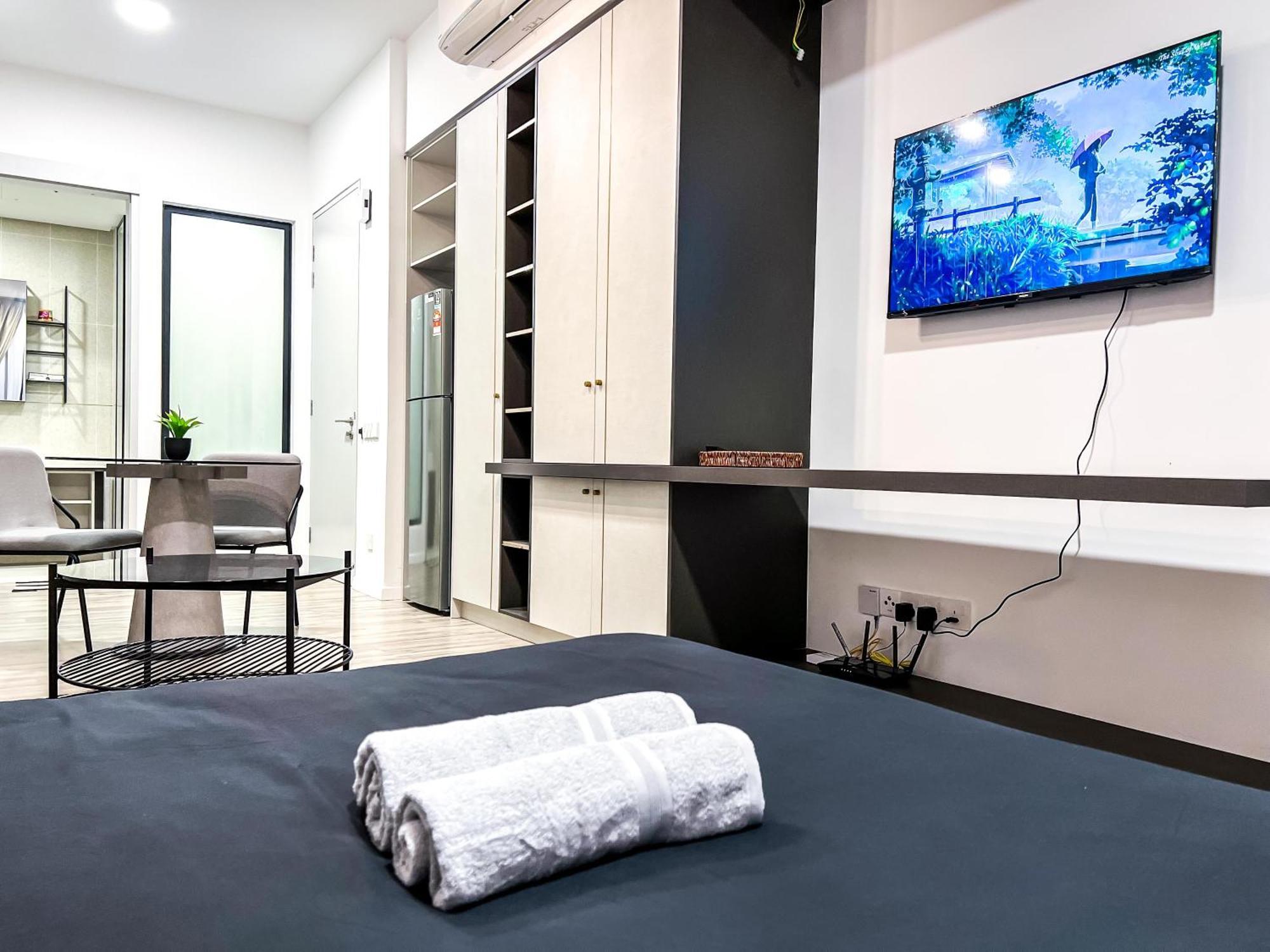 Millerz Square - Sky Pool & Gym - Free Parking, Wifi * Kuala Lumpur