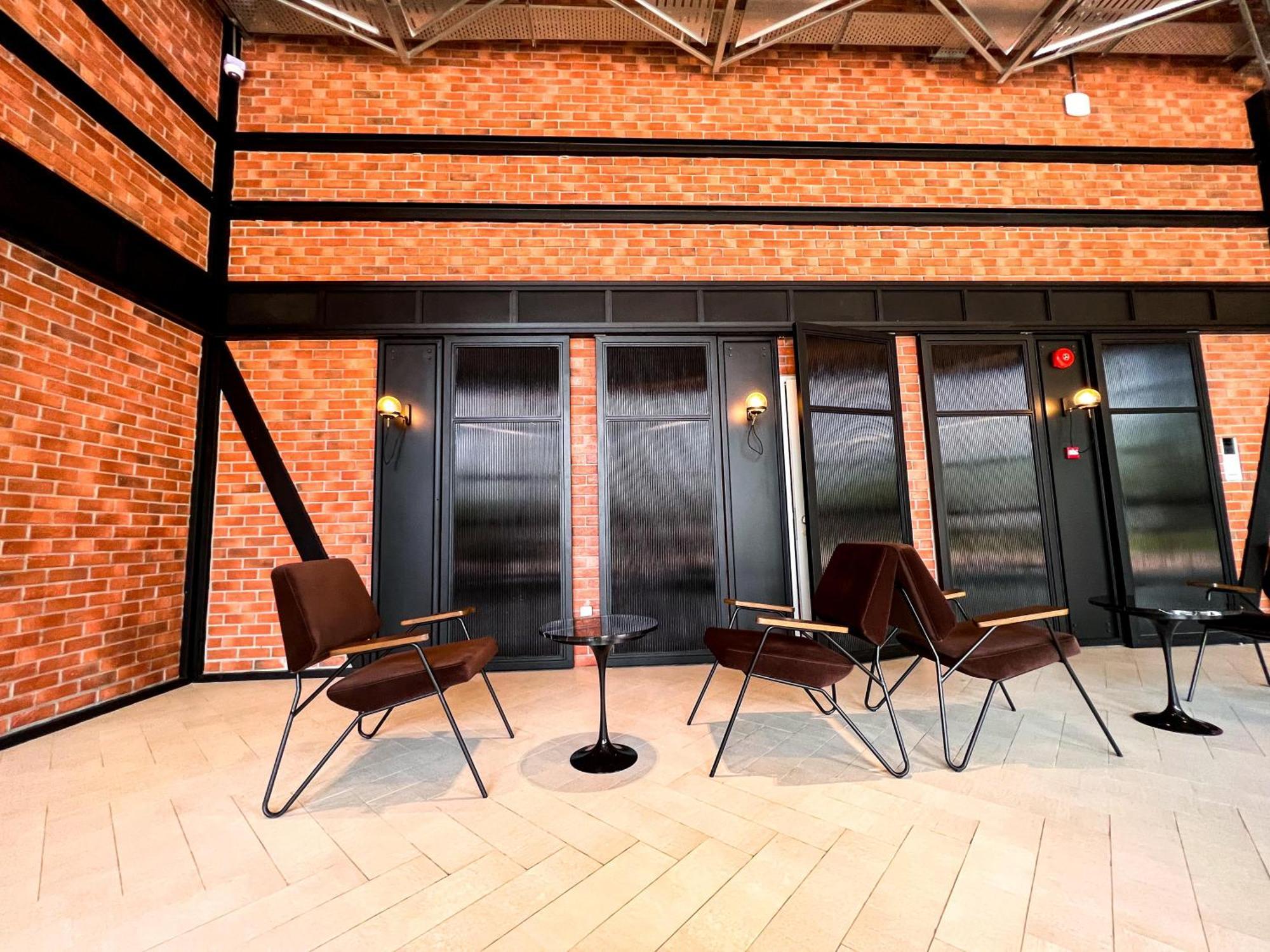 Millerz Square - Sky Pool & Gym - Free Parking, Wifi *